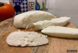 גבינה ביתית מחלב ושמנת חמוצה בקלי קלות